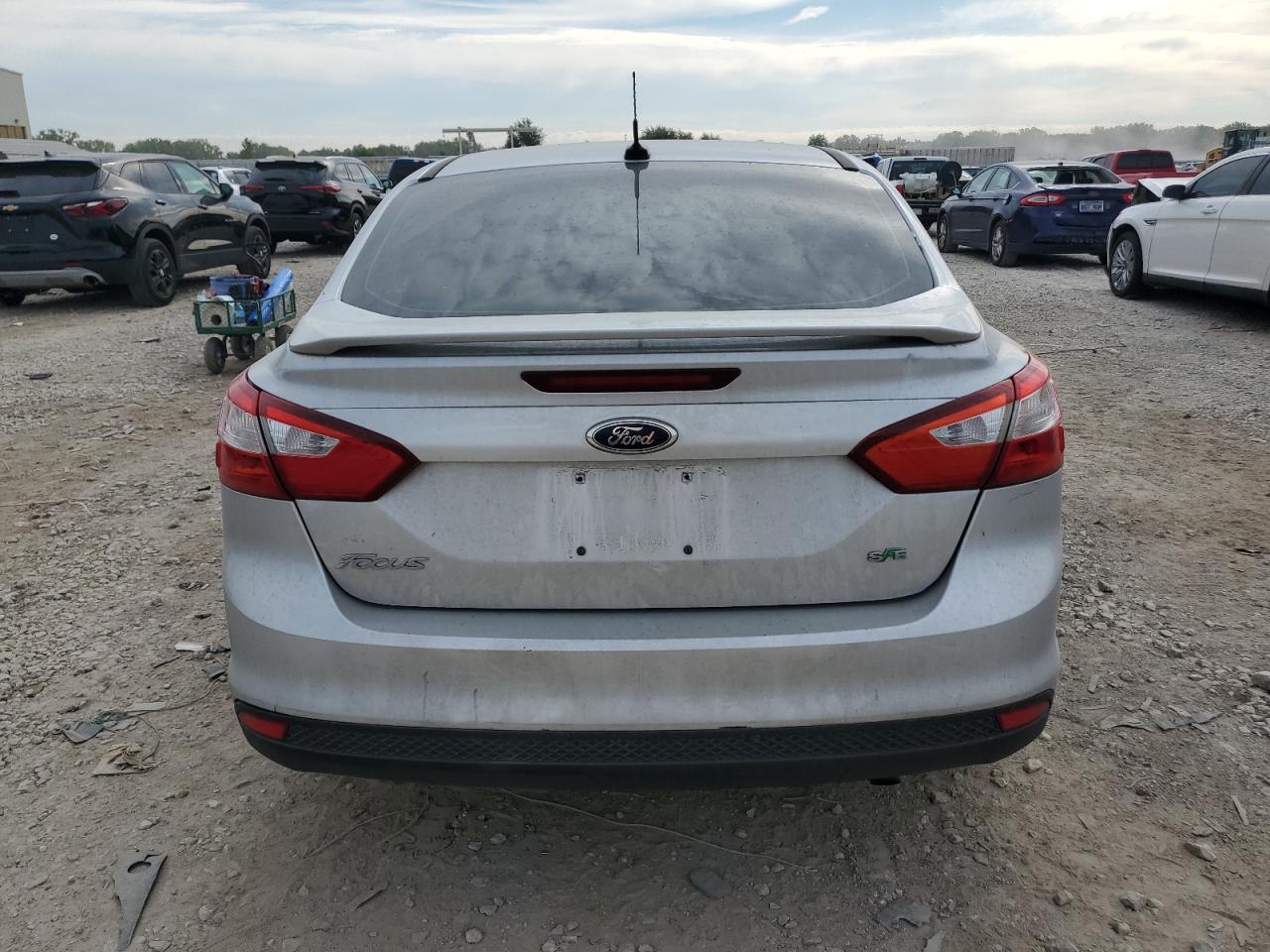 1FAHP3F21CL153875 2012 Ford Focus Se