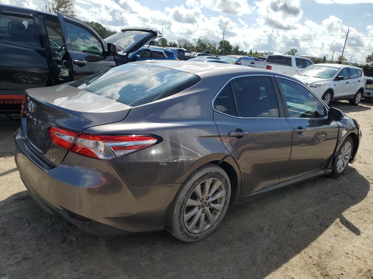 2018 Toyota Camry L VIN: 4T1B11HK7JU113080 Lot: 73748104