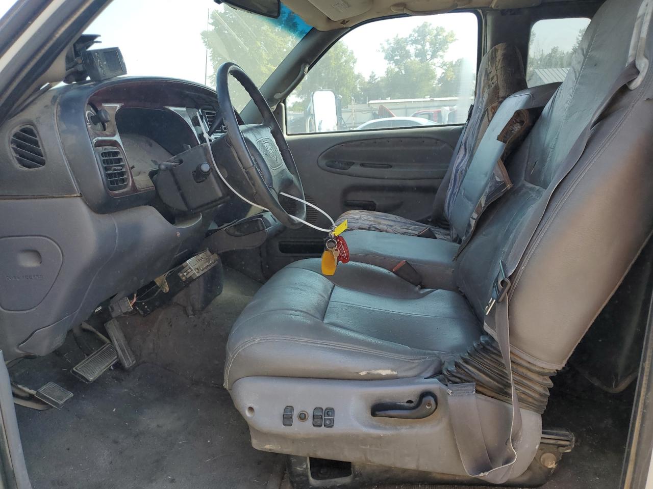 1B7MC3364WJ233862 1998 Dodge Ram 3500