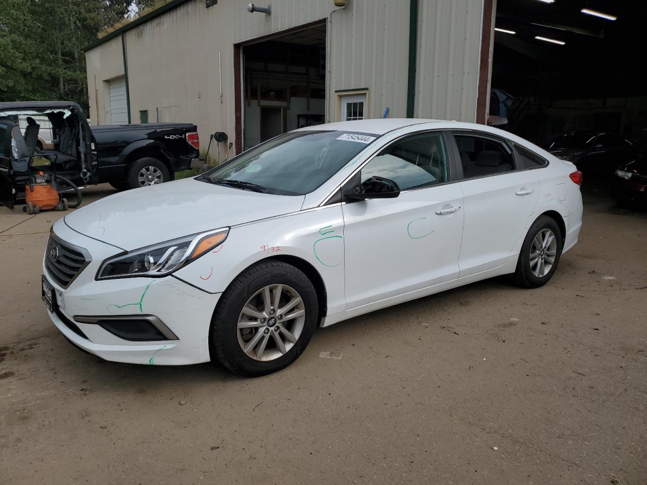 5NPE24AF9HH560883 2017 HYUNDAI SONATA - Image 1