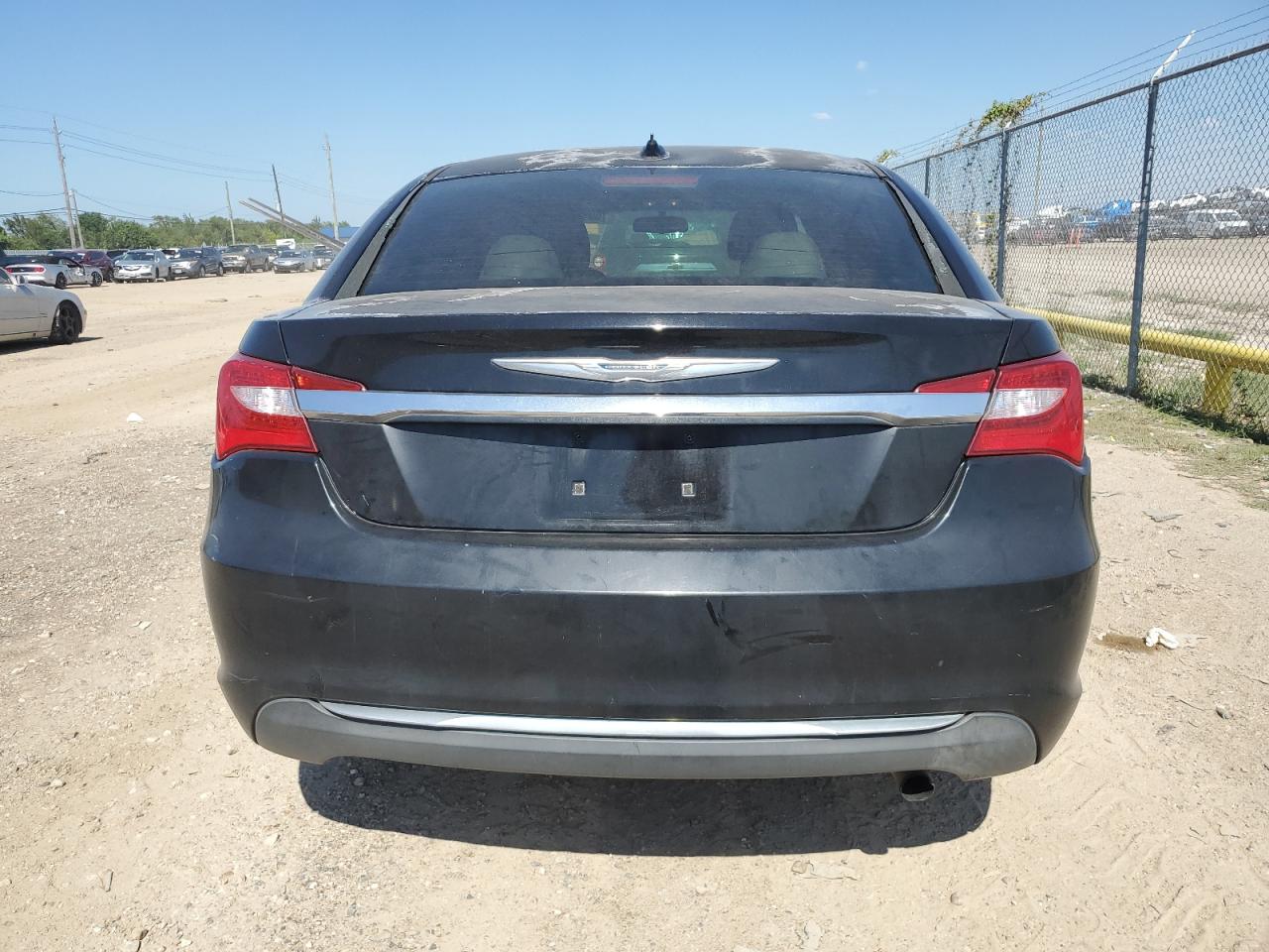 2013 Chrysler 200 - Image 6