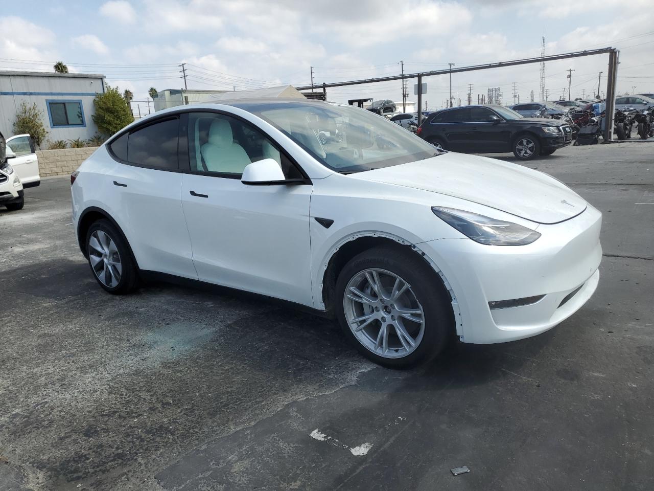 VIN 7SAYGAEE1RF064428 2024 TESLA MODEL Y no.4