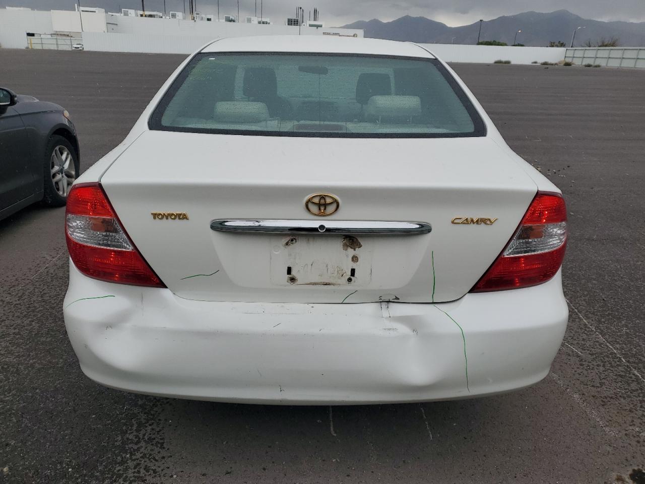 2004 Toyota Camry Le VIN: JTDBE30K940282321 Lot: 71794114