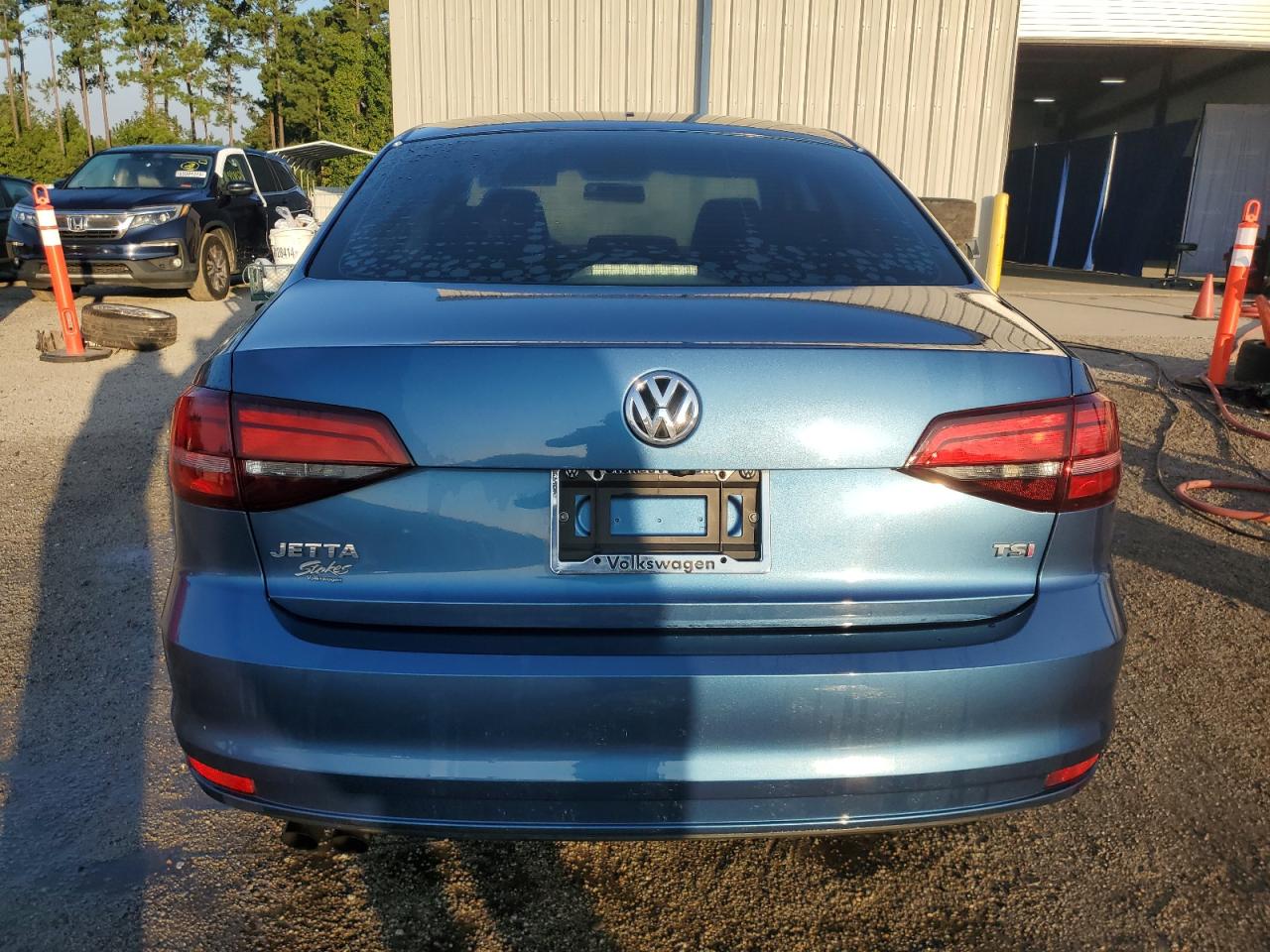 3VW167AJ6JM228583 2018 Volkswagen Jetta S