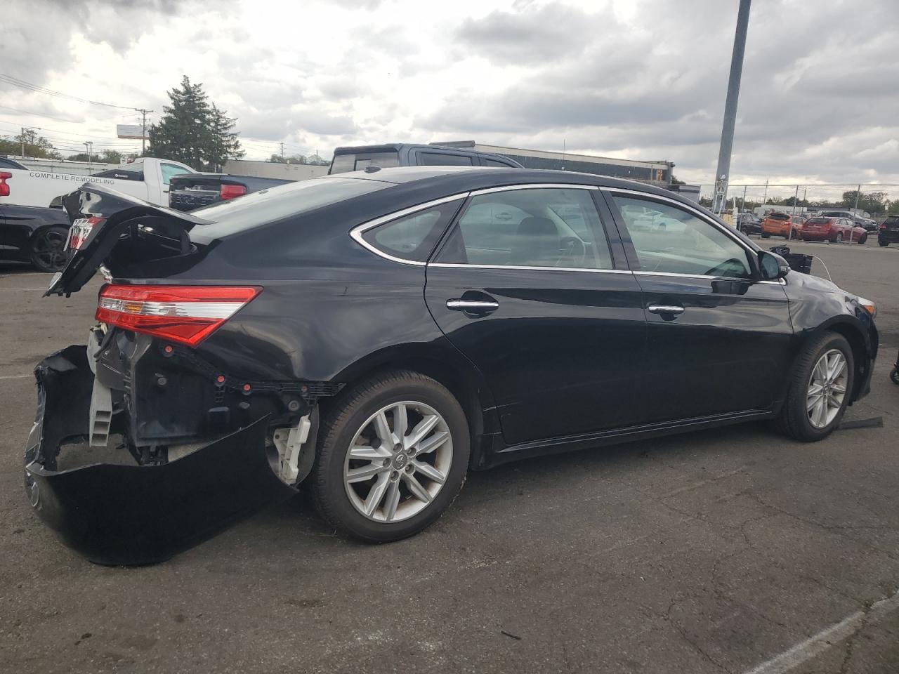 2015 Toyota Avalon - Image 3