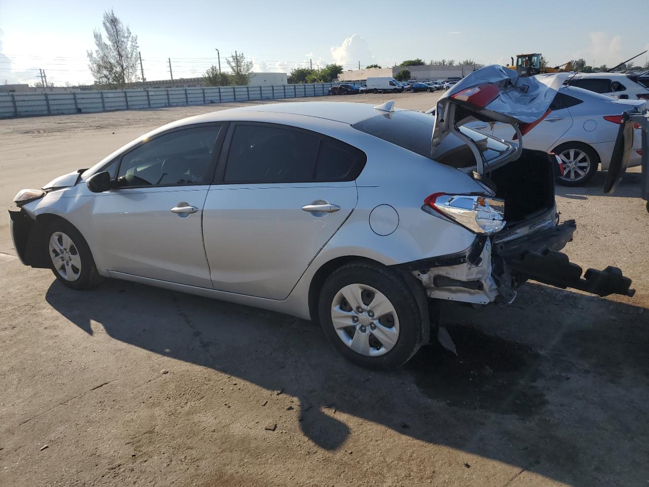 KNAFK4A60G5602695 2016 KIA FORTE - Image 2