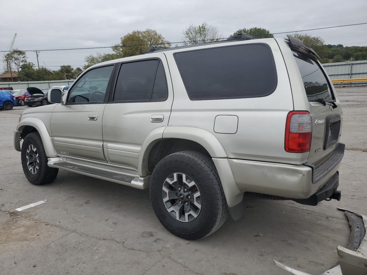 2000 Toyota 4Runner - Image 2