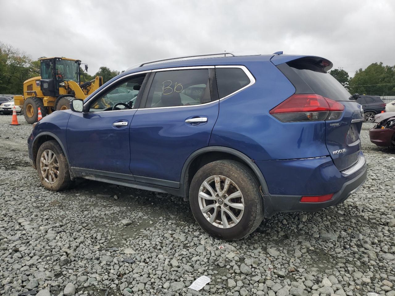 KNMAT2MV5JP622860 2018 NISSAN ROGUE - Image 2