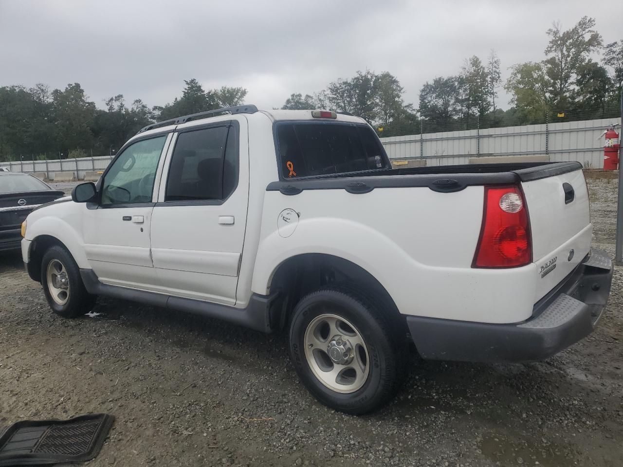 2004 Ford Explorer - Image 2