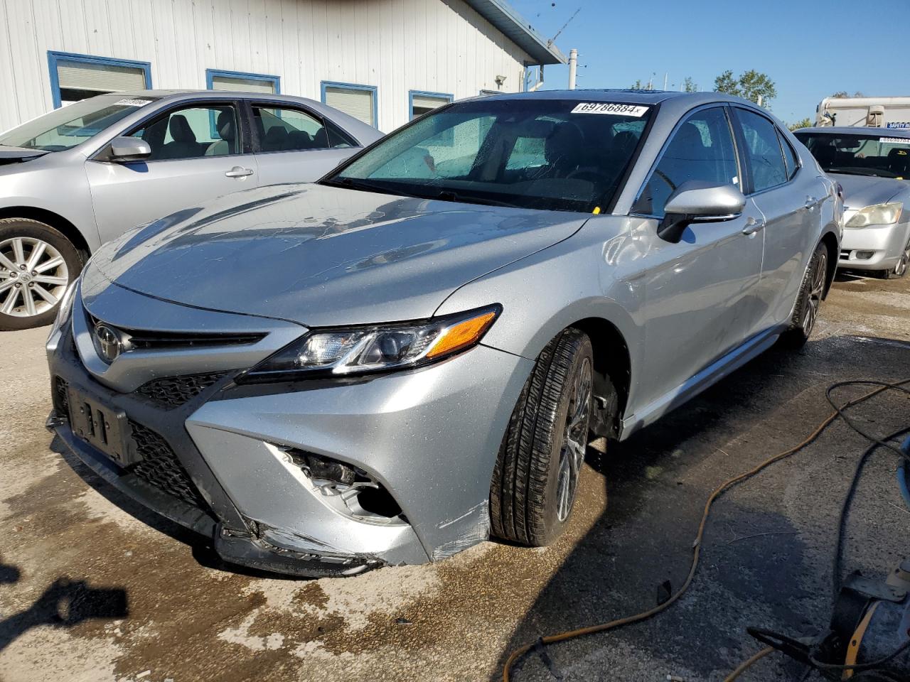 4T1B11HK3JU546332 2018 TOYOTA CAMRY - Image 1