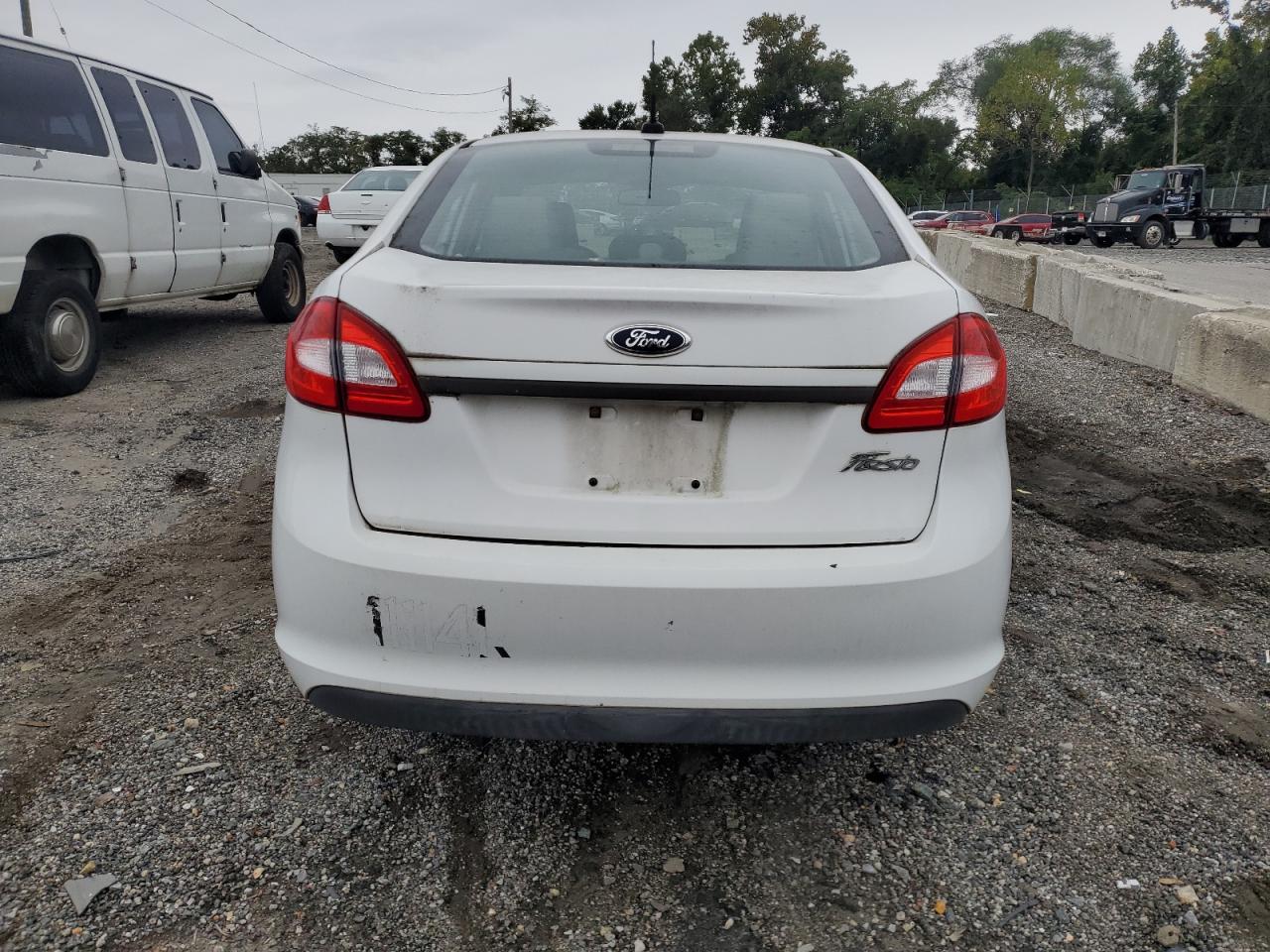 2011 Ford Fiesta S VIN: 3FADP4AJ5BM221689 Lot: 72749434