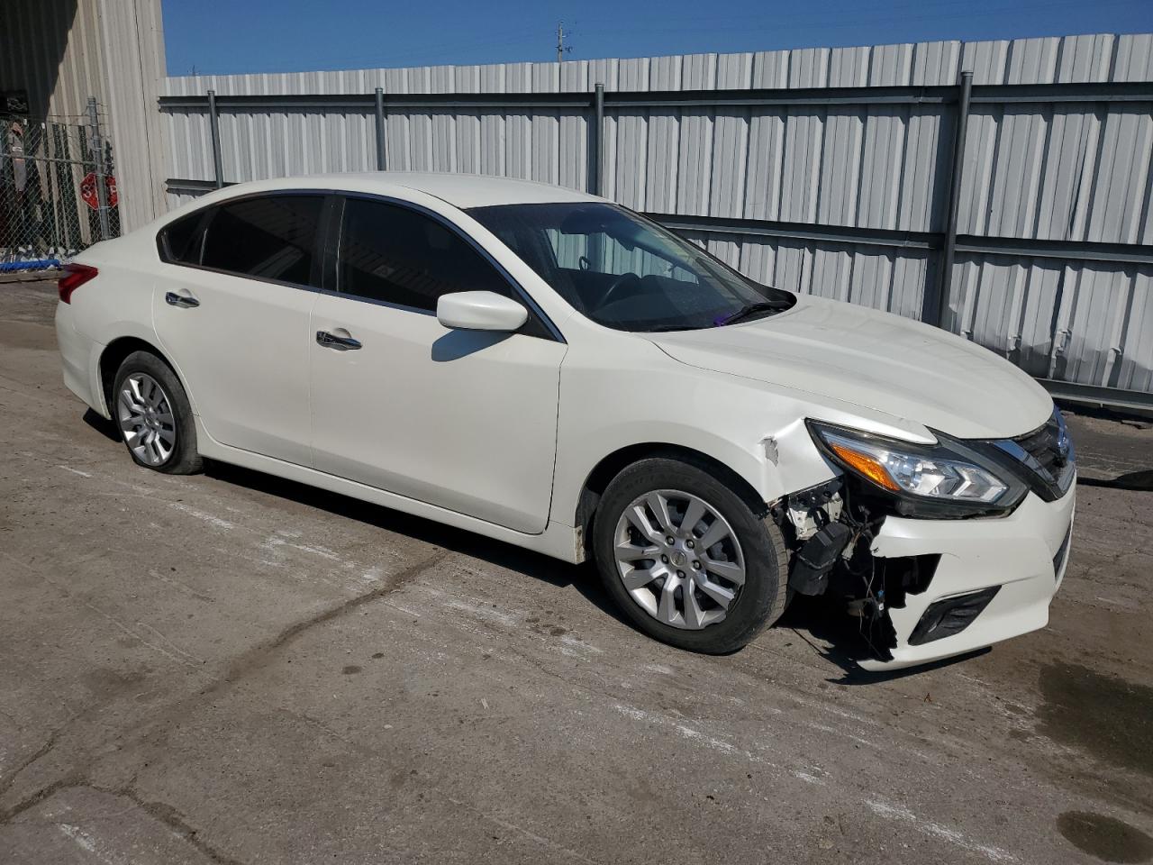 2016 Nissan Altima - Image 4