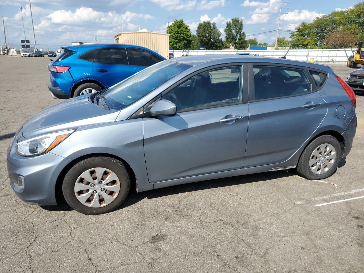 KMHCT5AE8HU359396 2017 HYUNDAI ACCENT - Image 1