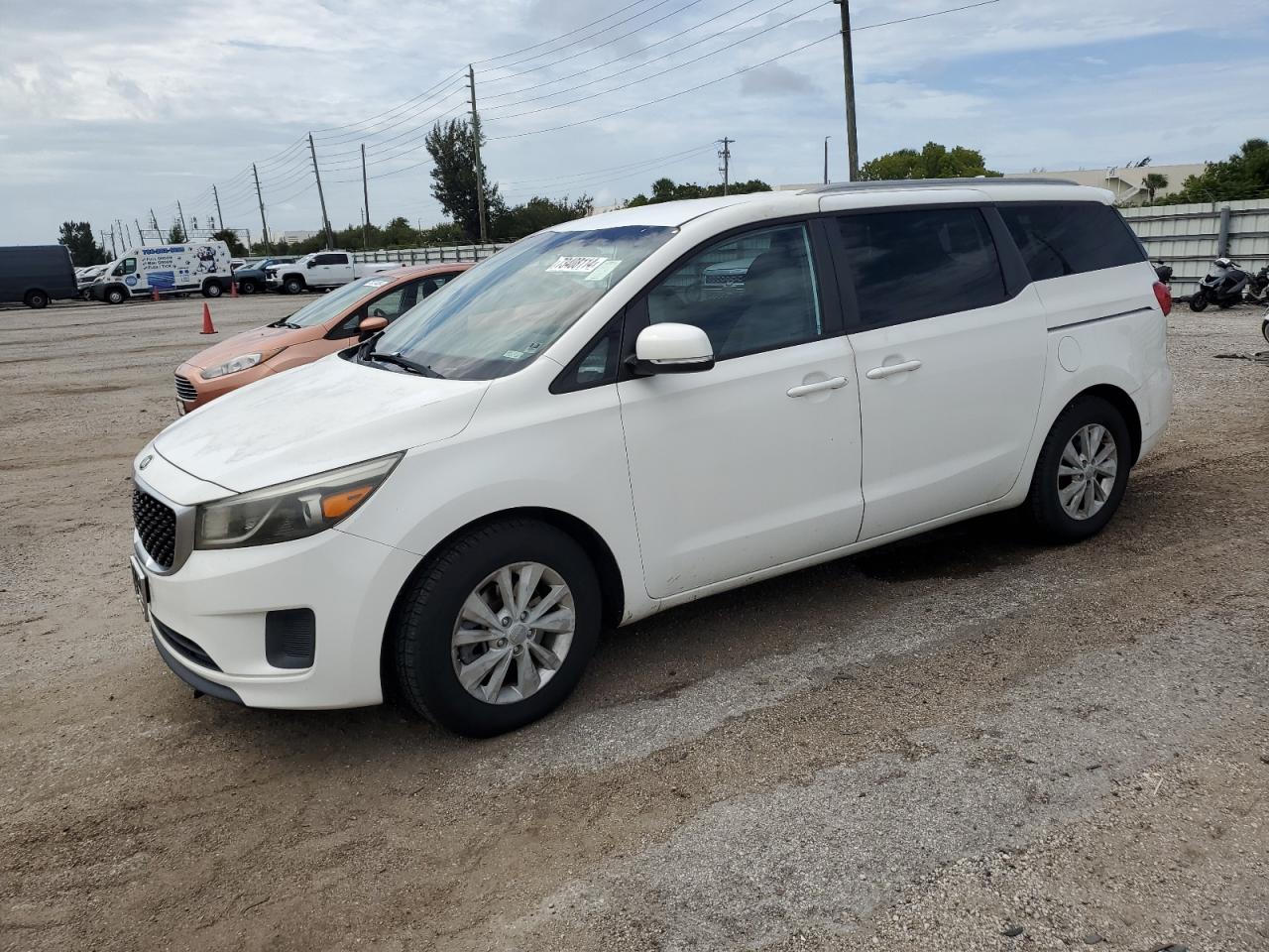 KNDMB5C13F6068408 2015 KIA SEDONA - Image 1