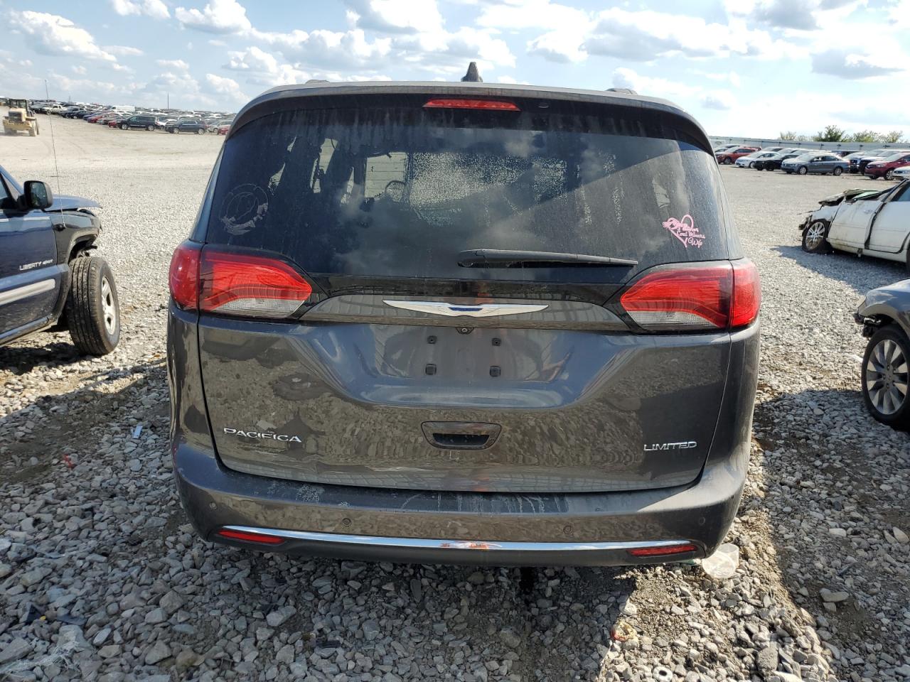 2018 Chrysler Pacifica - Image 6