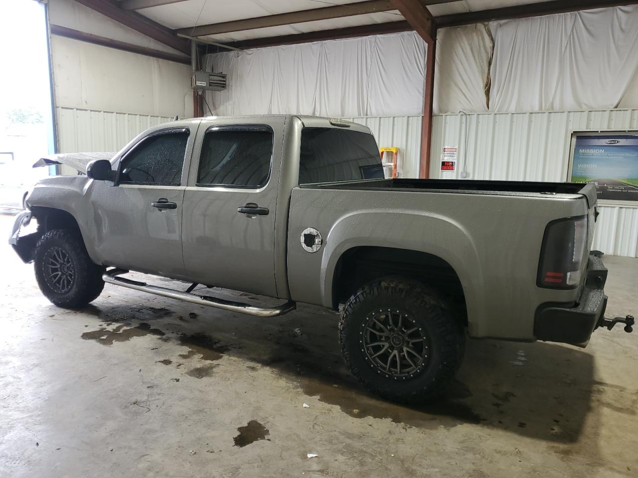 2007 GMC Sierra - Image 2