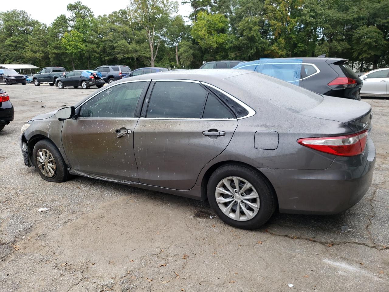 4T1BF1FK0HU670685 2017 TOYOTA CAMRY - Image 2