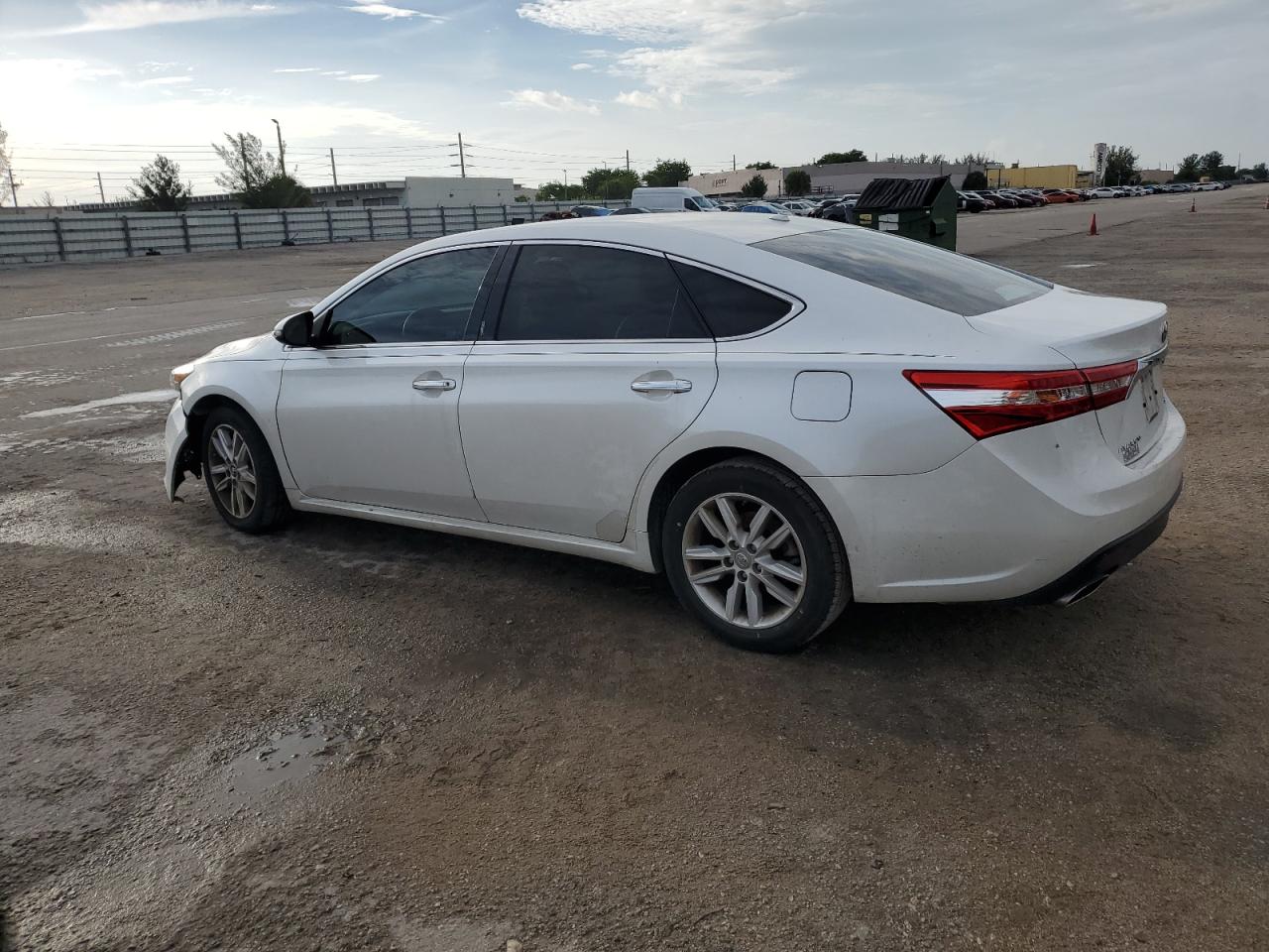 4T1BK1EB9FU192938 2015 TOYOTA AVALON - Image 2