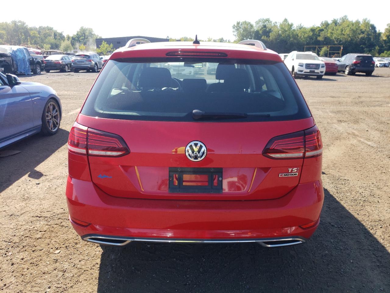 3VW117AU7JM750955 2018 Volkswagen Golf Sportwagen S