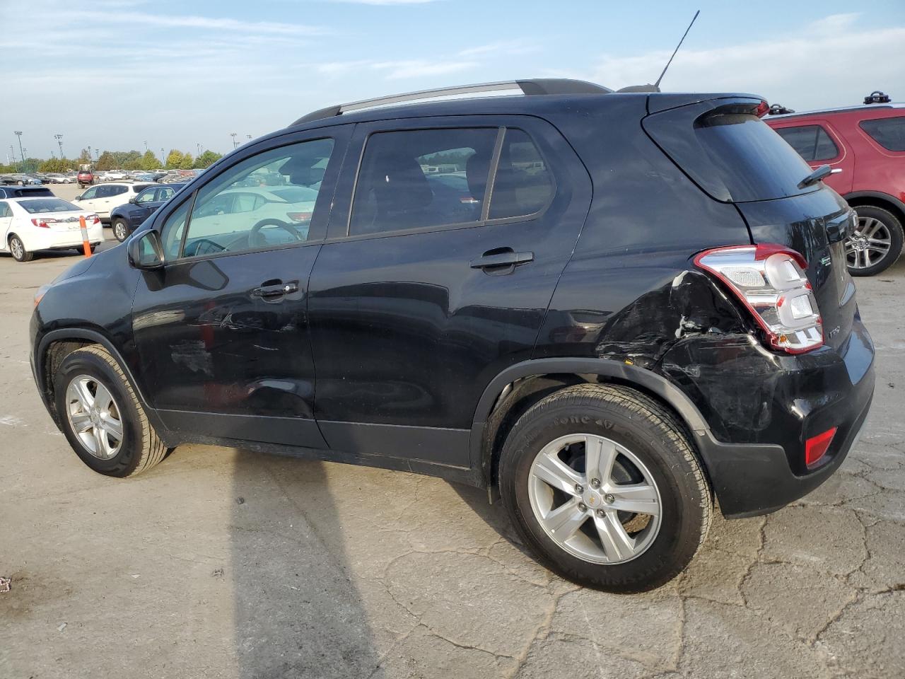 KL7CJLSB8MB327151 2021 CHEVROLET TRAX - Image 2