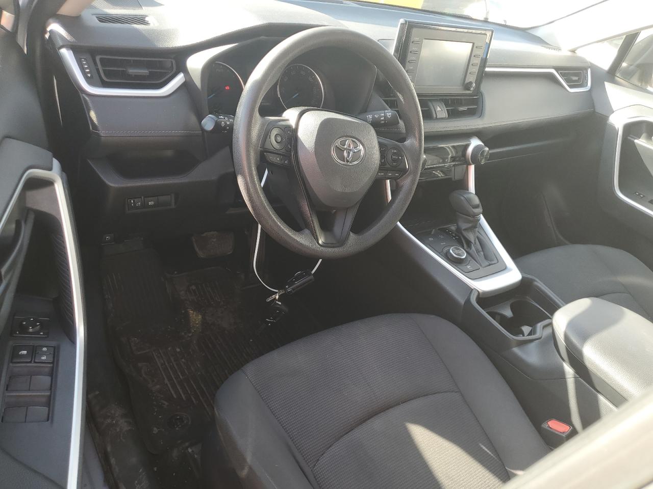 JTMLWRFVXKJ010096 2019 Toyota Rav4 Le