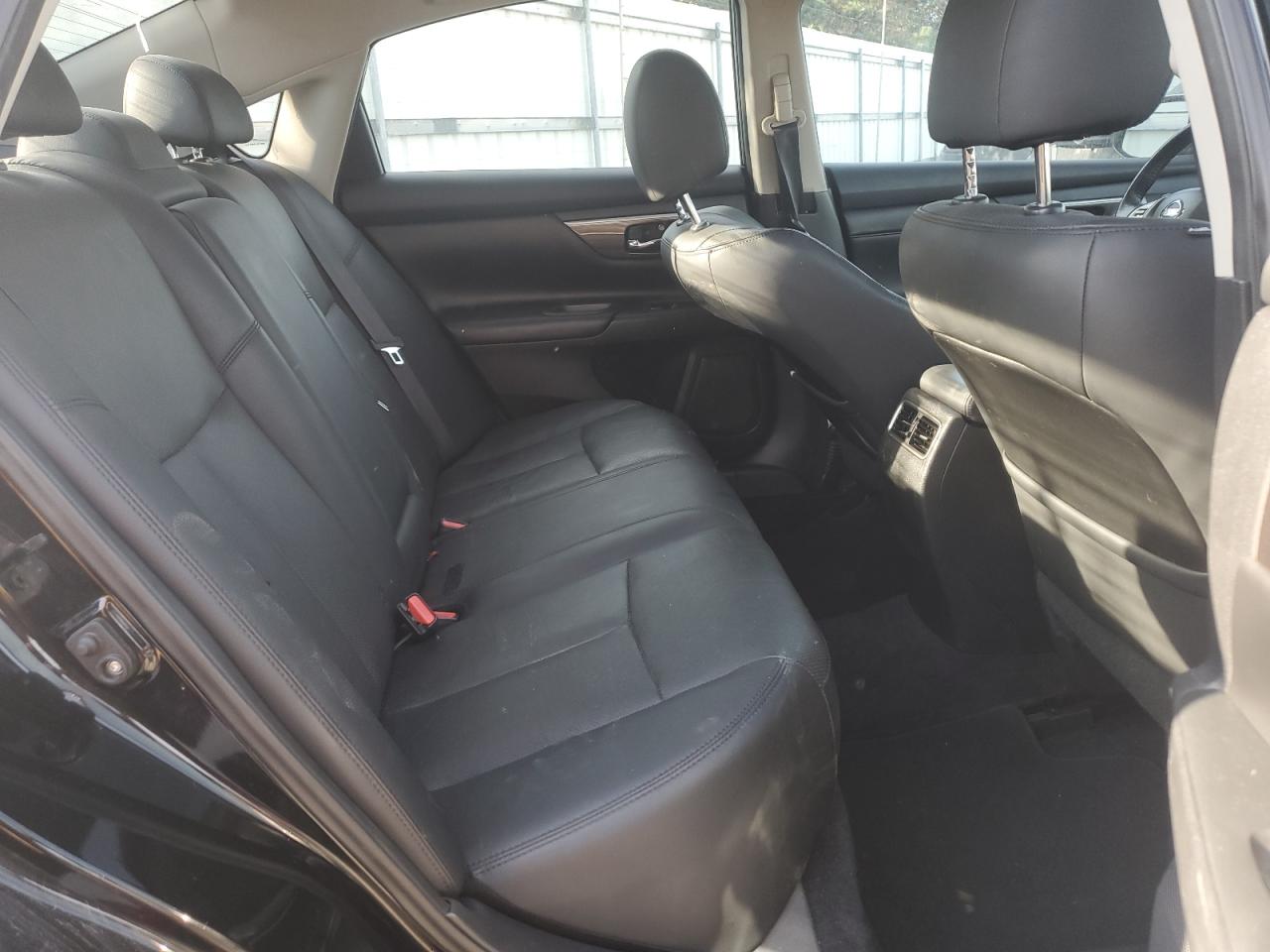 2015 Nissan Altima - Image 10