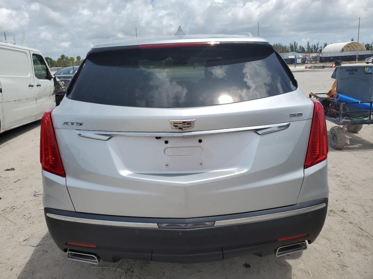 2017 Cadillac Xt5 Luxury VIN: 1GYKNBRS0HZ214398 Lot: 70148284