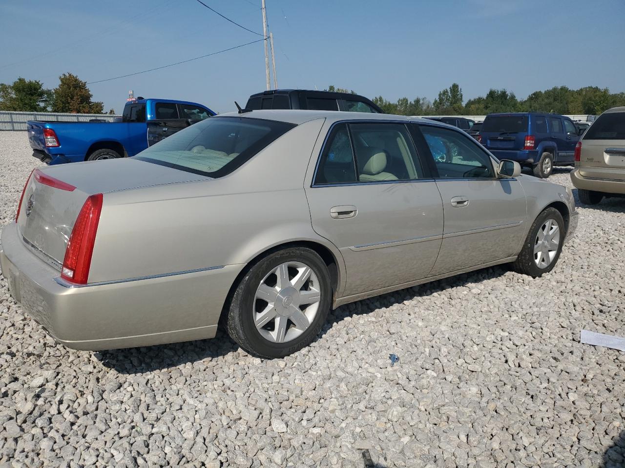 2007 Cadillac DTS - Image 3
