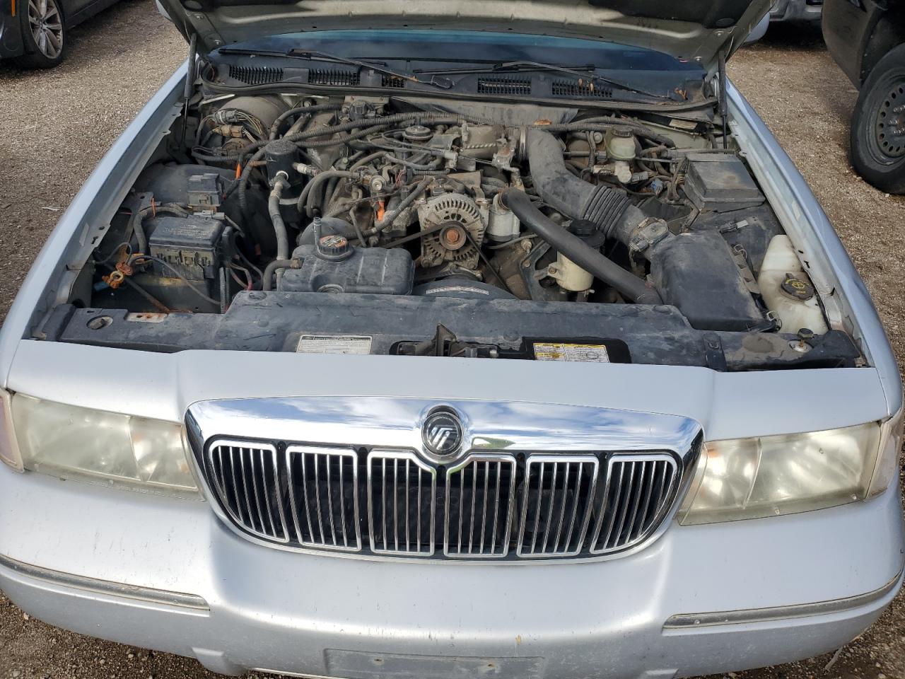 2MEFM74W3YX652922 2000 Mercury Grand Marquis Gs