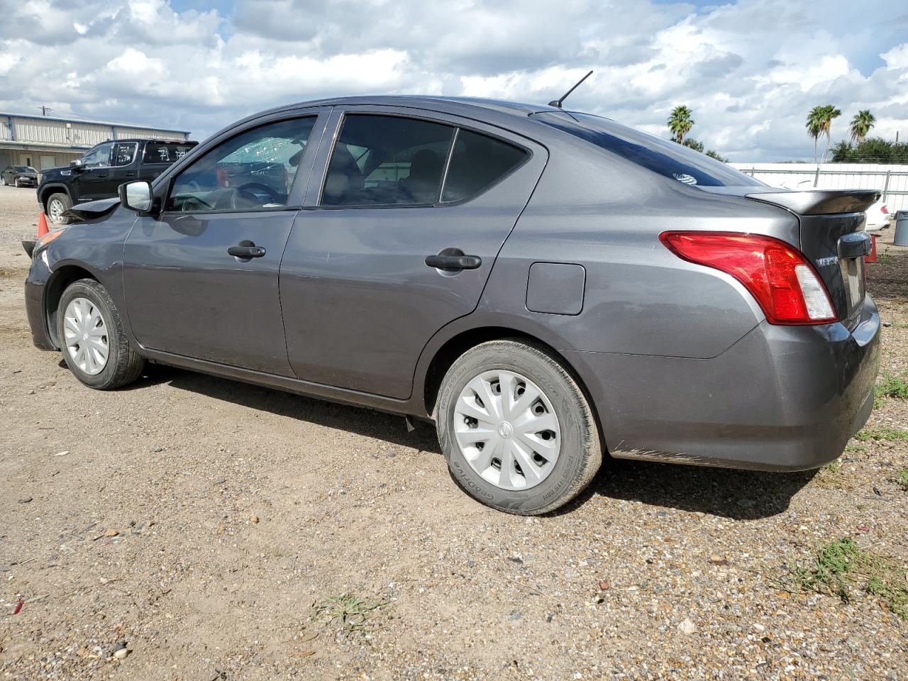 VIN 3N1CN7AP5KL814138 2019 NISSAN VERSA no.2