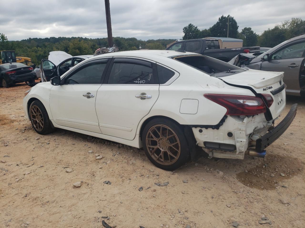 1N4AL3AP7HC168419 2017 NISSAN ALTIMA - Image 2