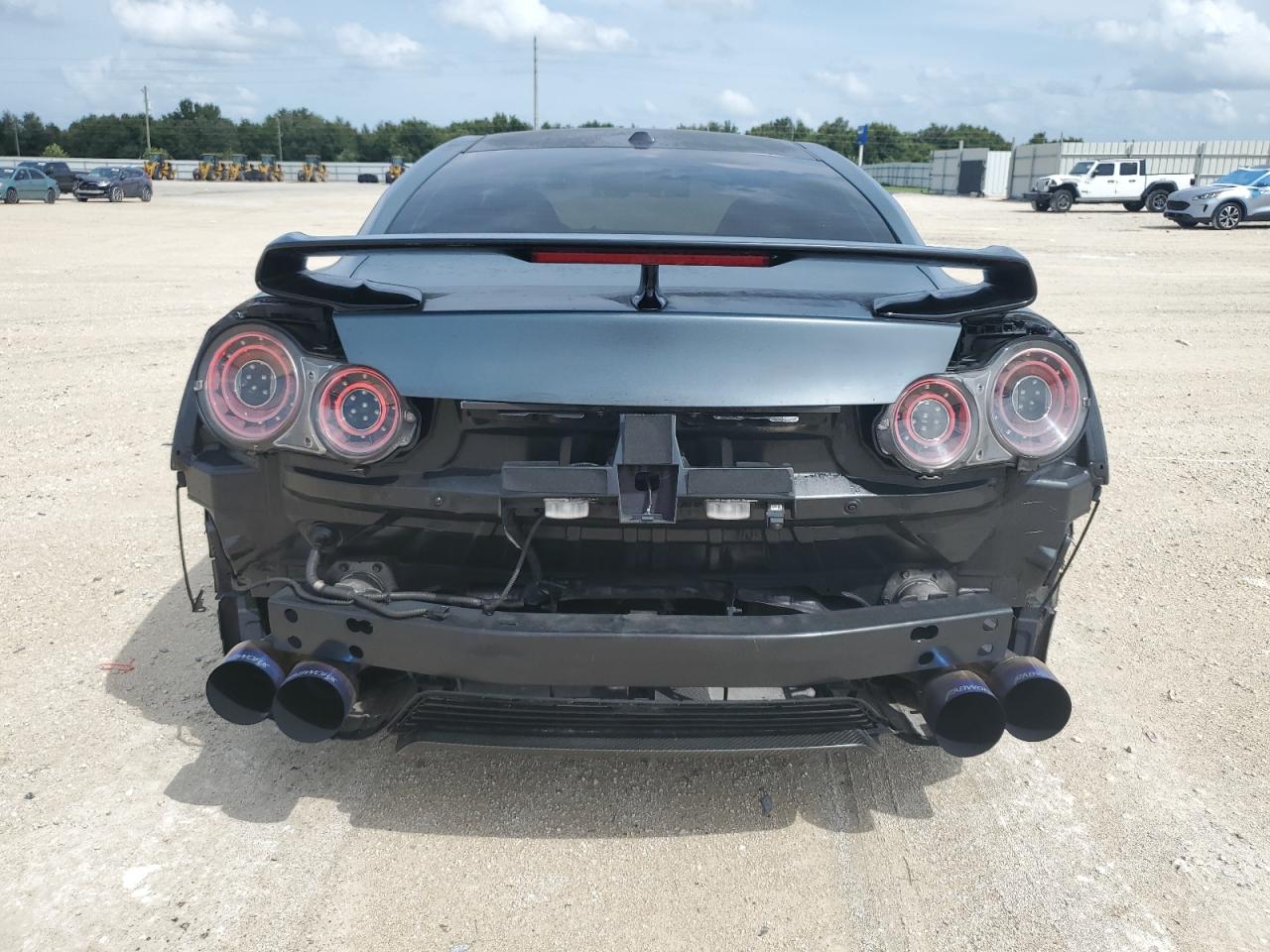 JN1AR5EF4HM820593 2017 Nissan Gt-R Premium