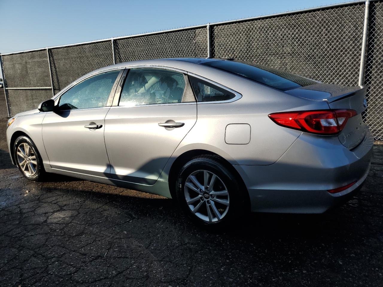 5NPE24AF5HH471716 2017 HYUNDAI SONATA - Image 2