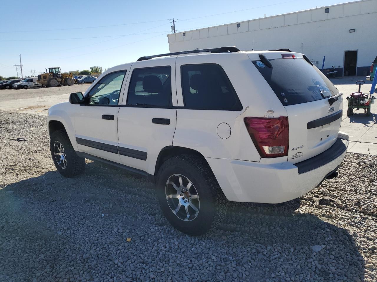 2005 Jeep Grand Cherokee - Image 2