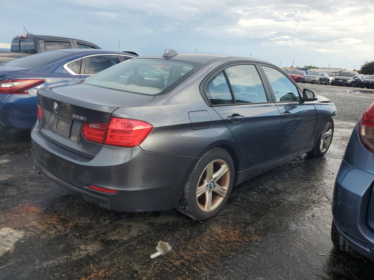 VIN WBA3C1C57DF439360 2013 BMW 3 SERIES no.3