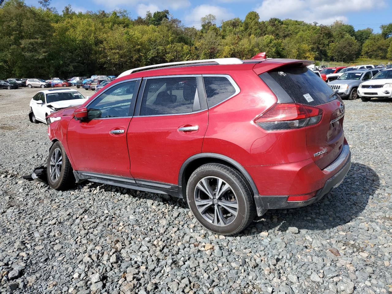 JN8AT2MV3HW281088 2017 NISSAN ROGUE - Image 2