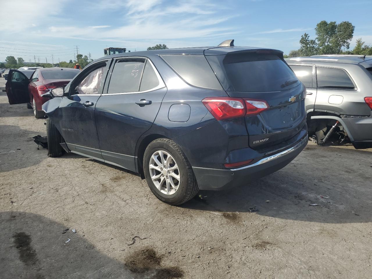 3GNAXJEV8LS617337 2020 CHEVROLET EQUINOX - Image 2