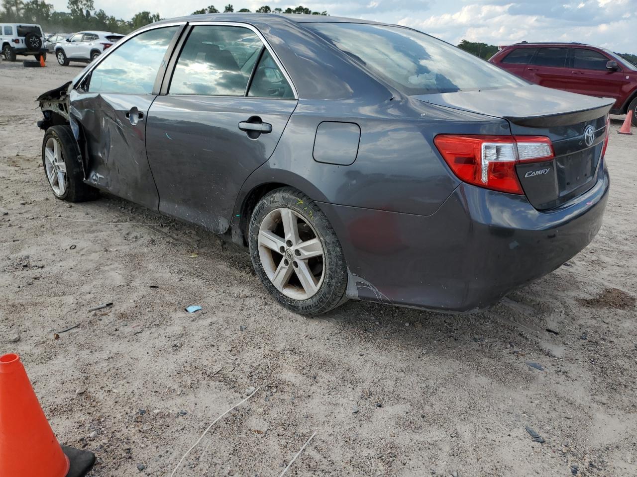 VIN 4T1BF1FK3DU237002 2013 TOYOTA CAMRY no.2