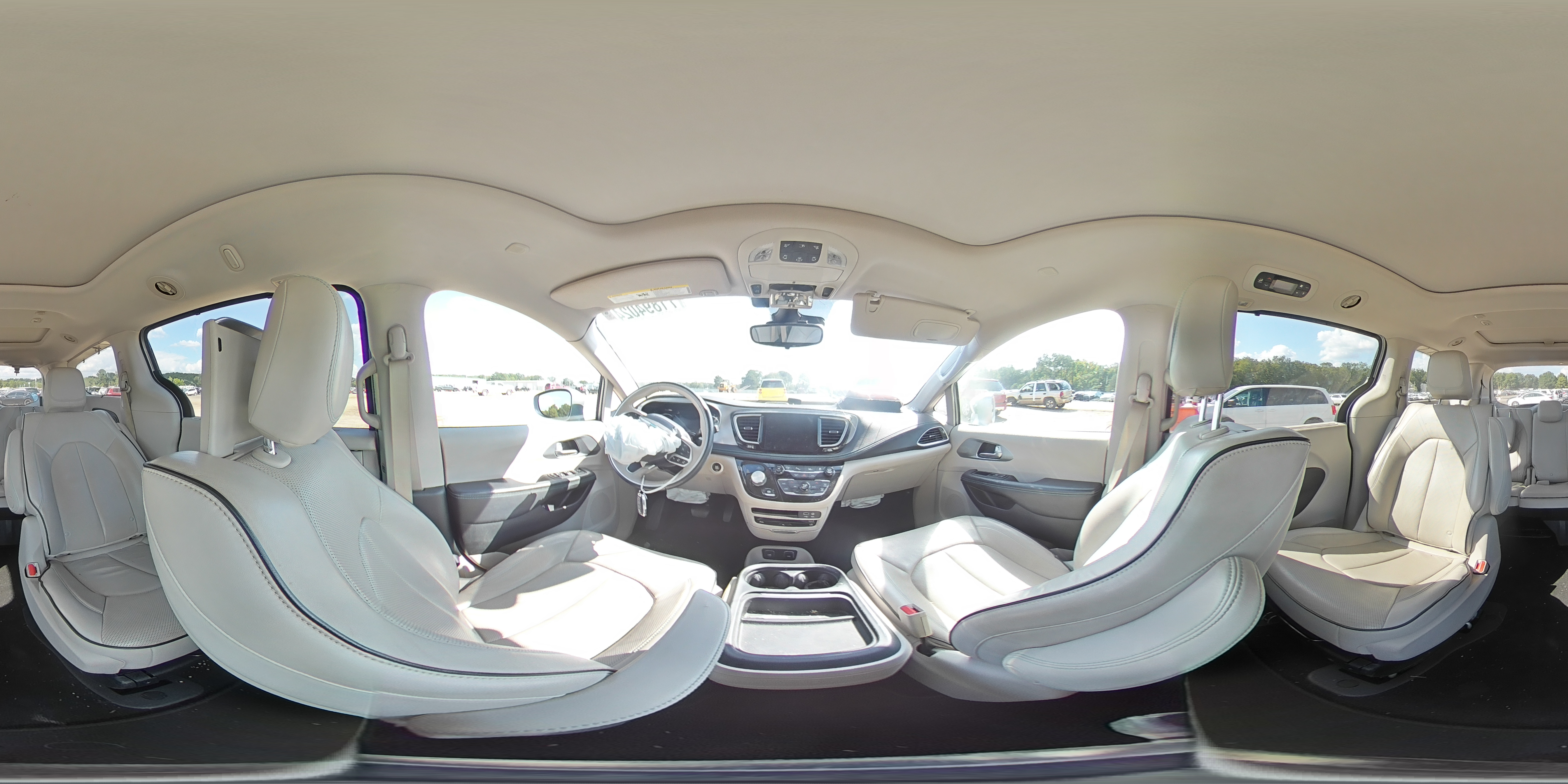 2017 Chrysler Pacifica - Image 13