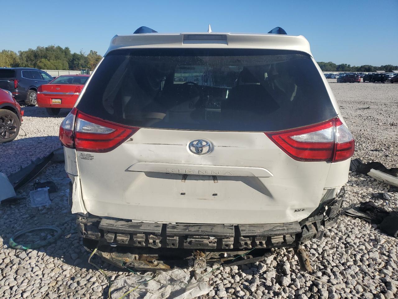 5TDYZ3DC7KS968806 2019 Toyota Sienna Xle