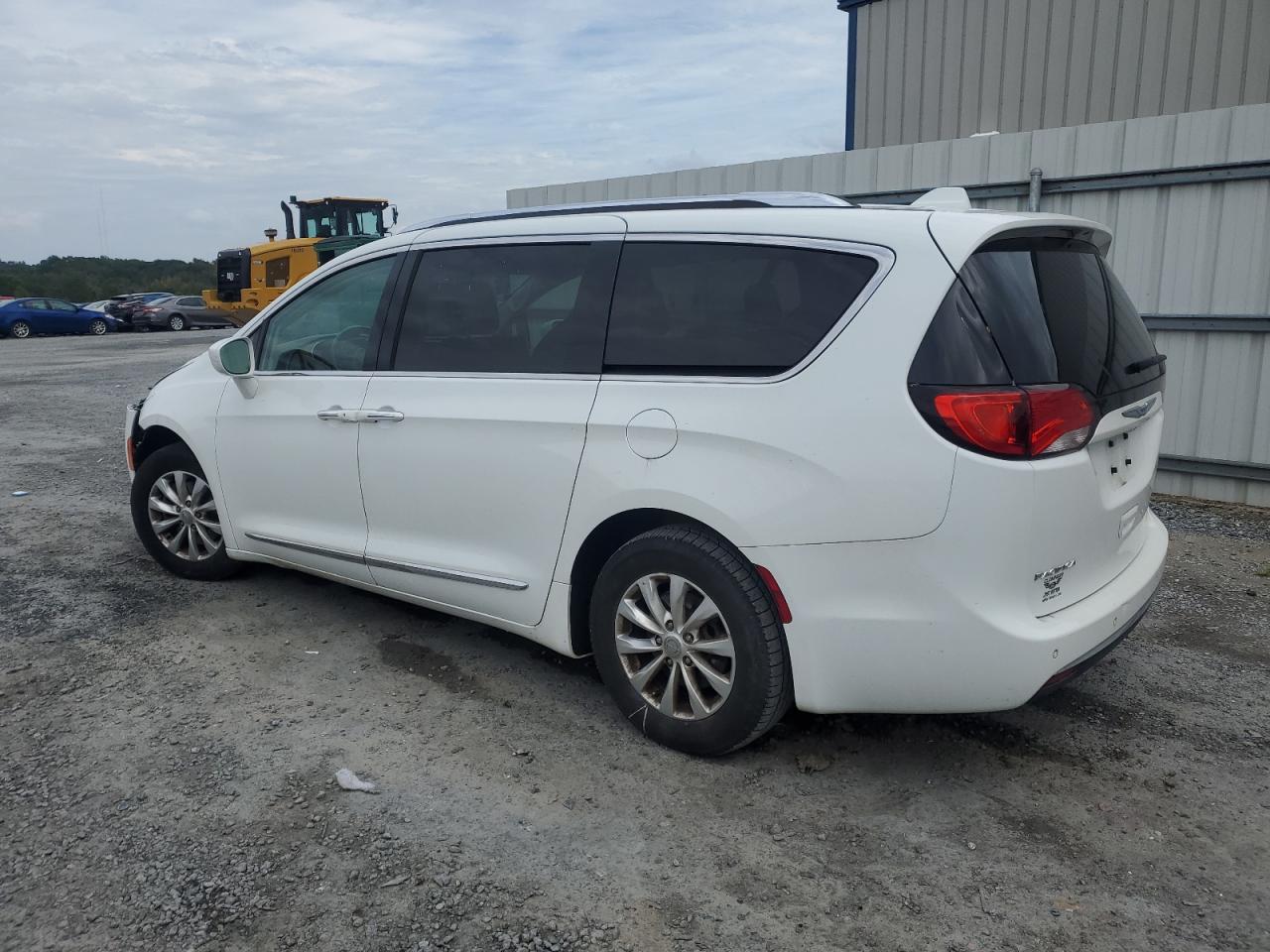 2018 Chrysler Pacifica - Image 2
