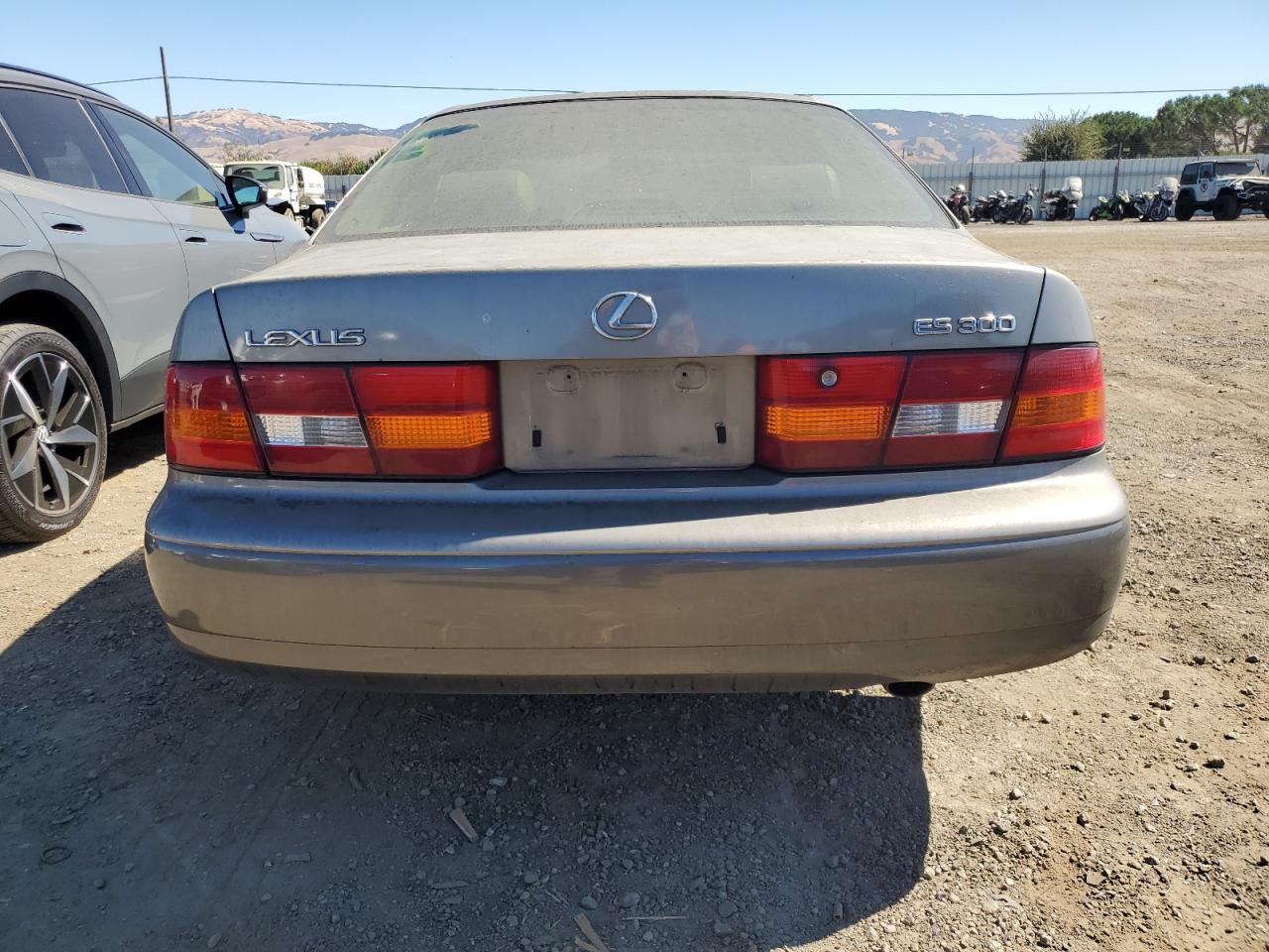 1998 Lexus ES - Image 6