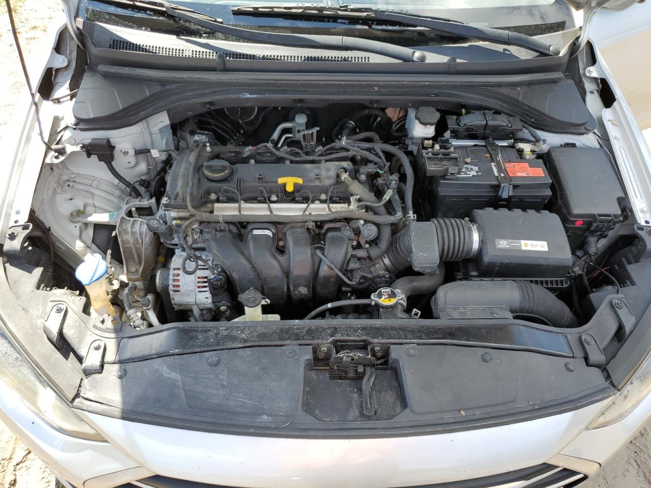 2017 Hyundai Elantra - Image 11