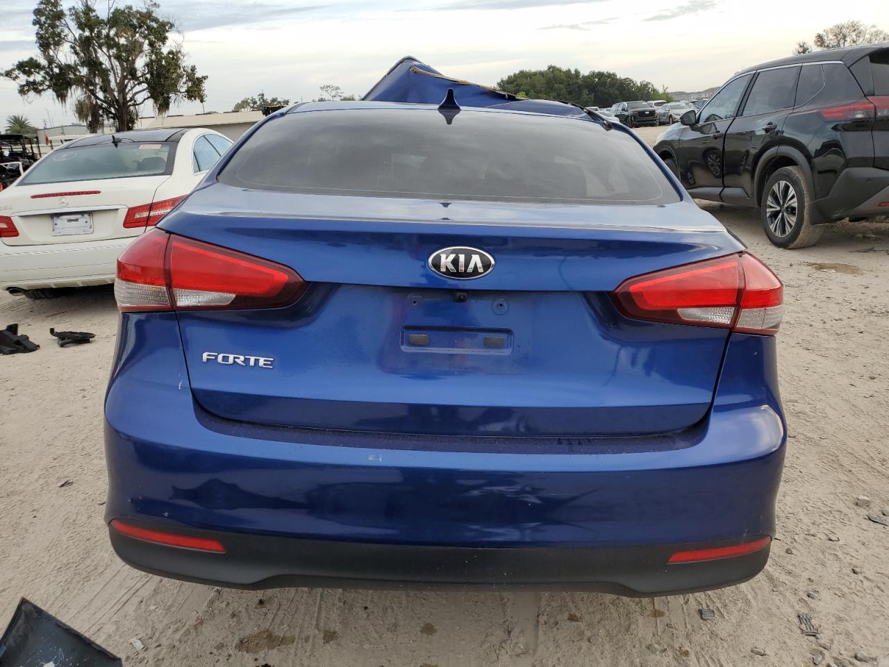 2017 Kia Forte Lx VIN: 3KPFK4A7XHE159912 Lot: 73053584