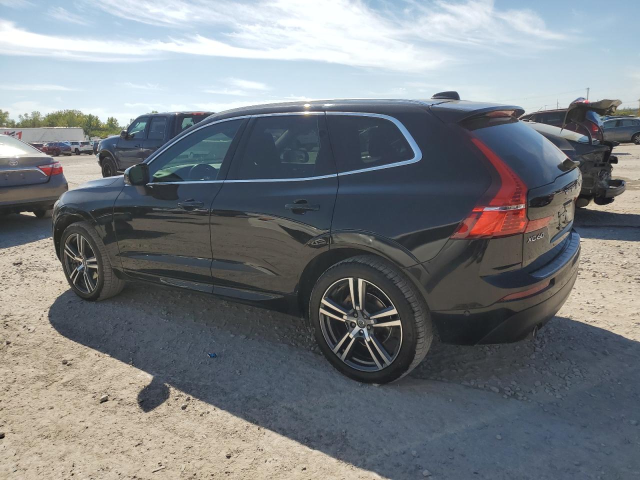 LYV102RK5JB101236 2018 VOLVO XC60 - Image 2