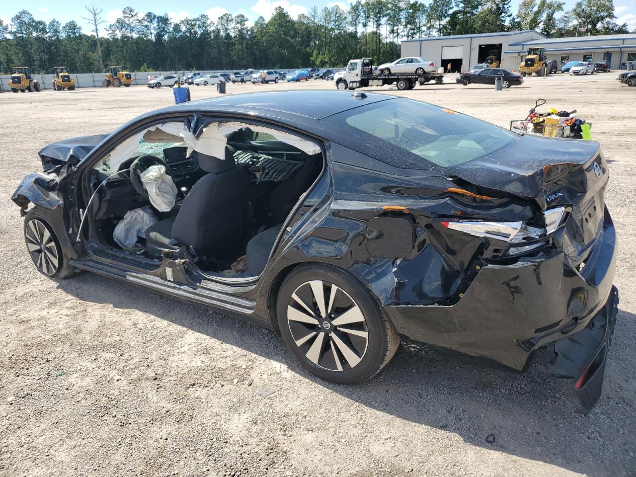 2021 Nissan Altima - Image 2