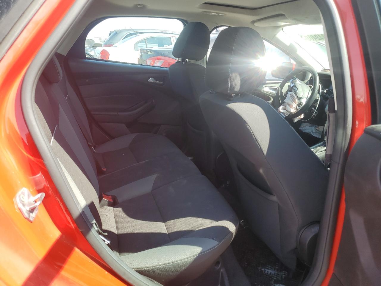 1FADP3K21EL260819 2014 Ford Focus Se