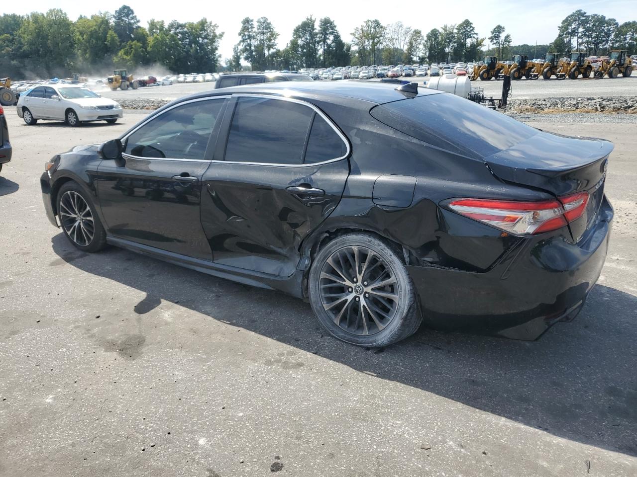 4T1B11HK2KU205540 2019 TOYOTA CAMRY - Image 2