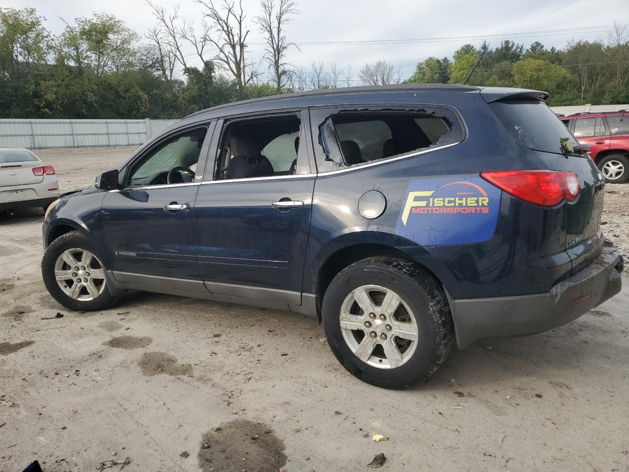 2010 Chevrolet Traverse - Image 2