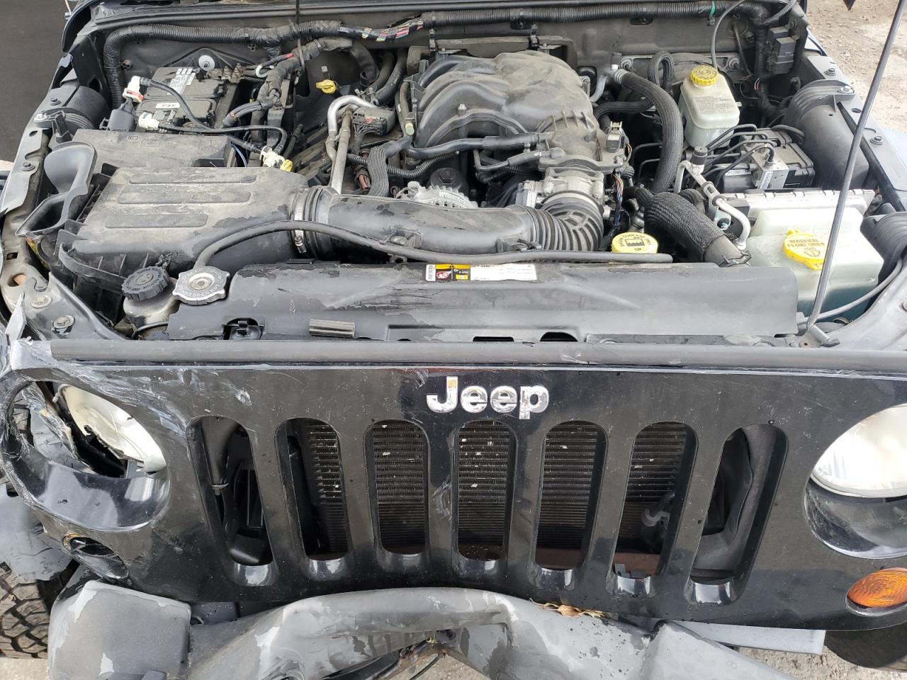 1C4BJWDG2CL270088 2012 Jeep Wrangler Unlimited Sport